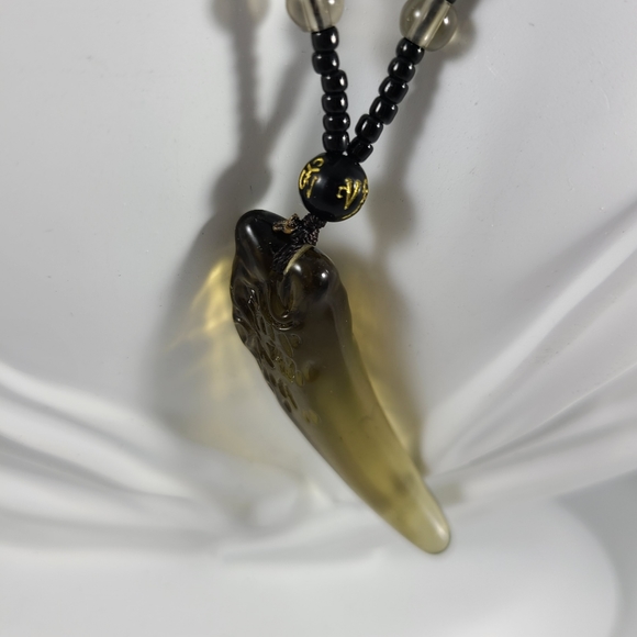 Dragon tooth pendant necklace - Picture 4 of 6